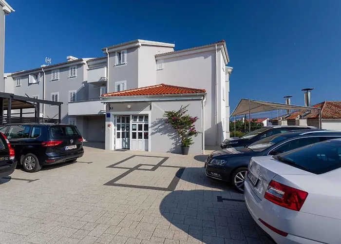 Apartment In Baska 37047