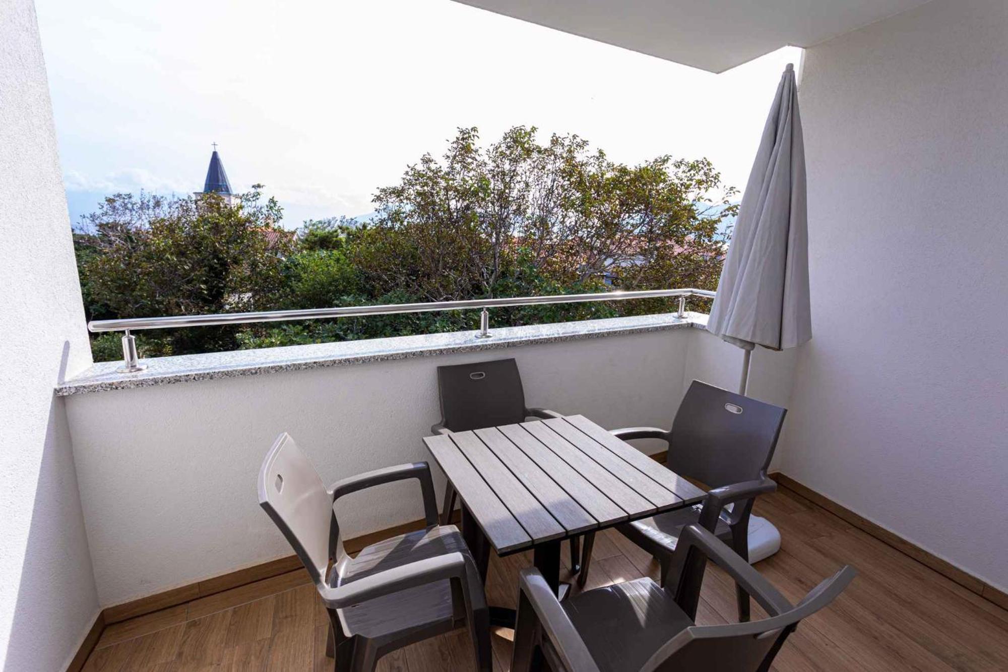 In 37047 Apartment Baska (Krk)