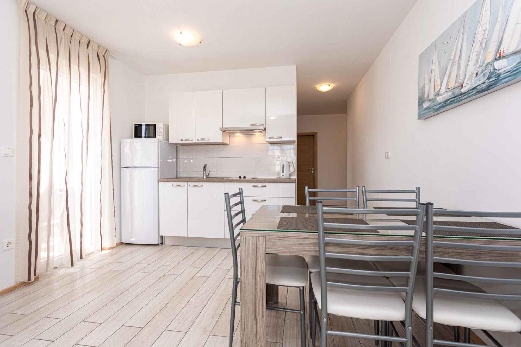 In 37047 Apartment Baška