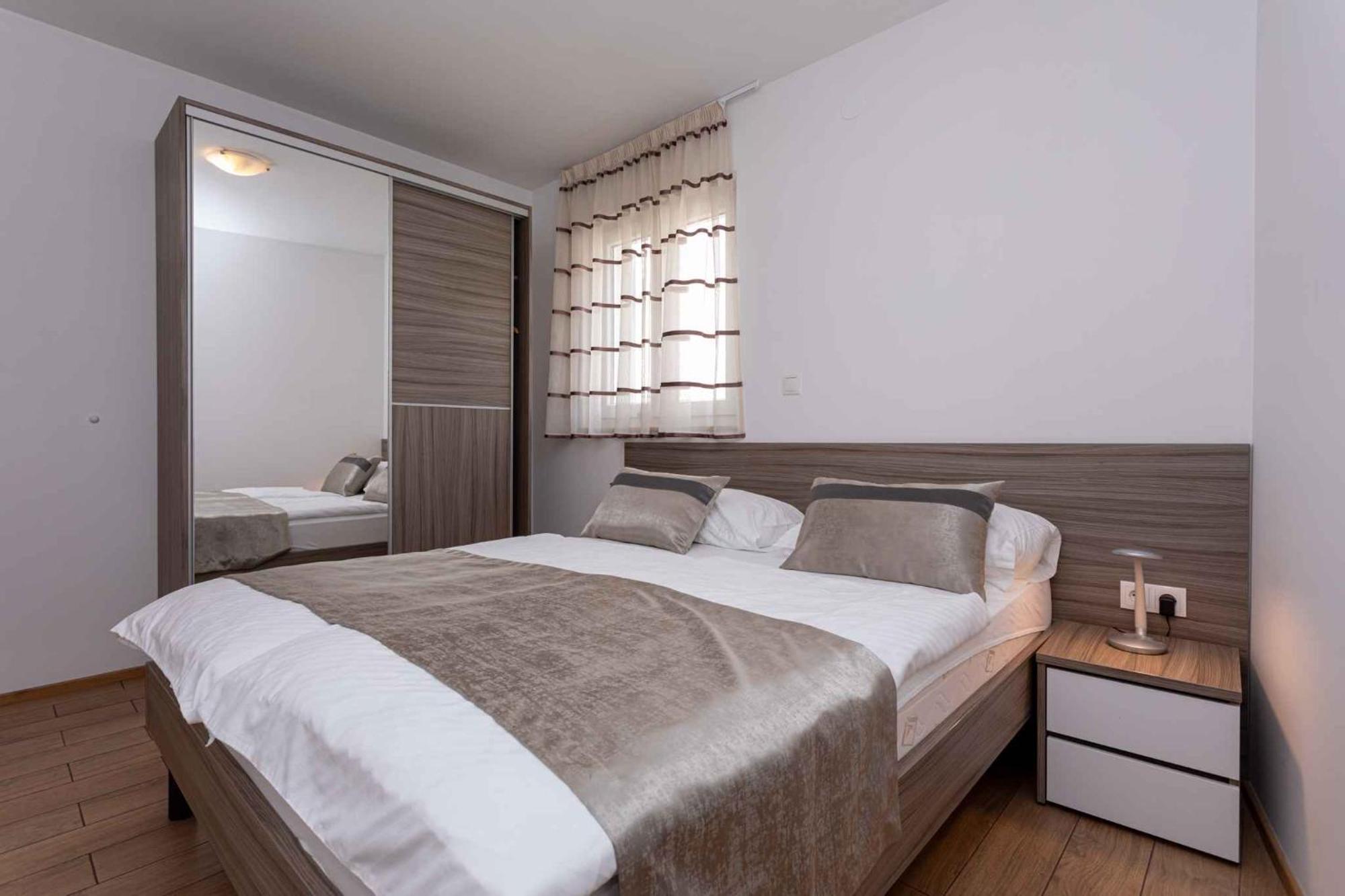 Apartment In 37047 Baška