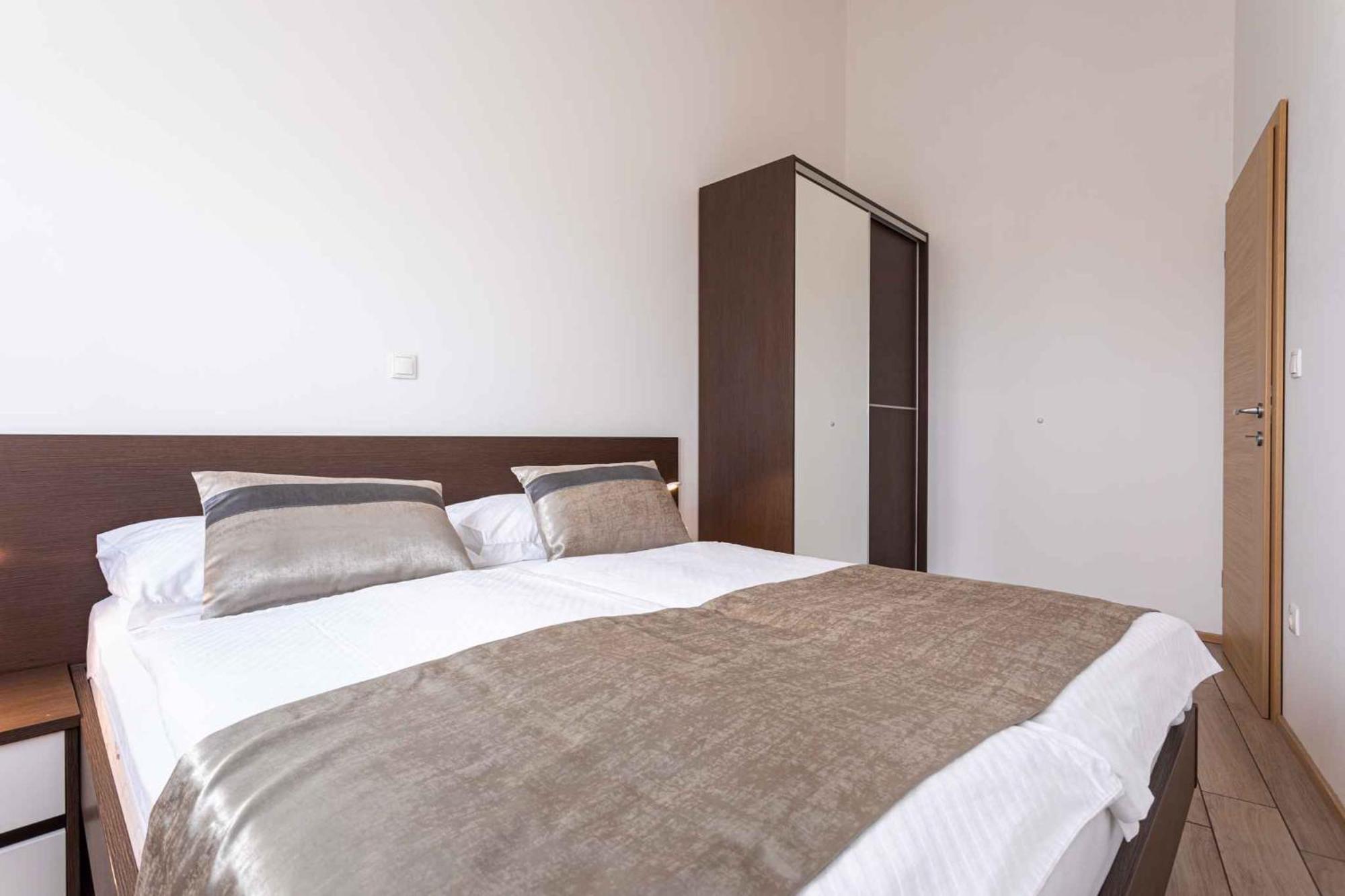 Apartment In 37047