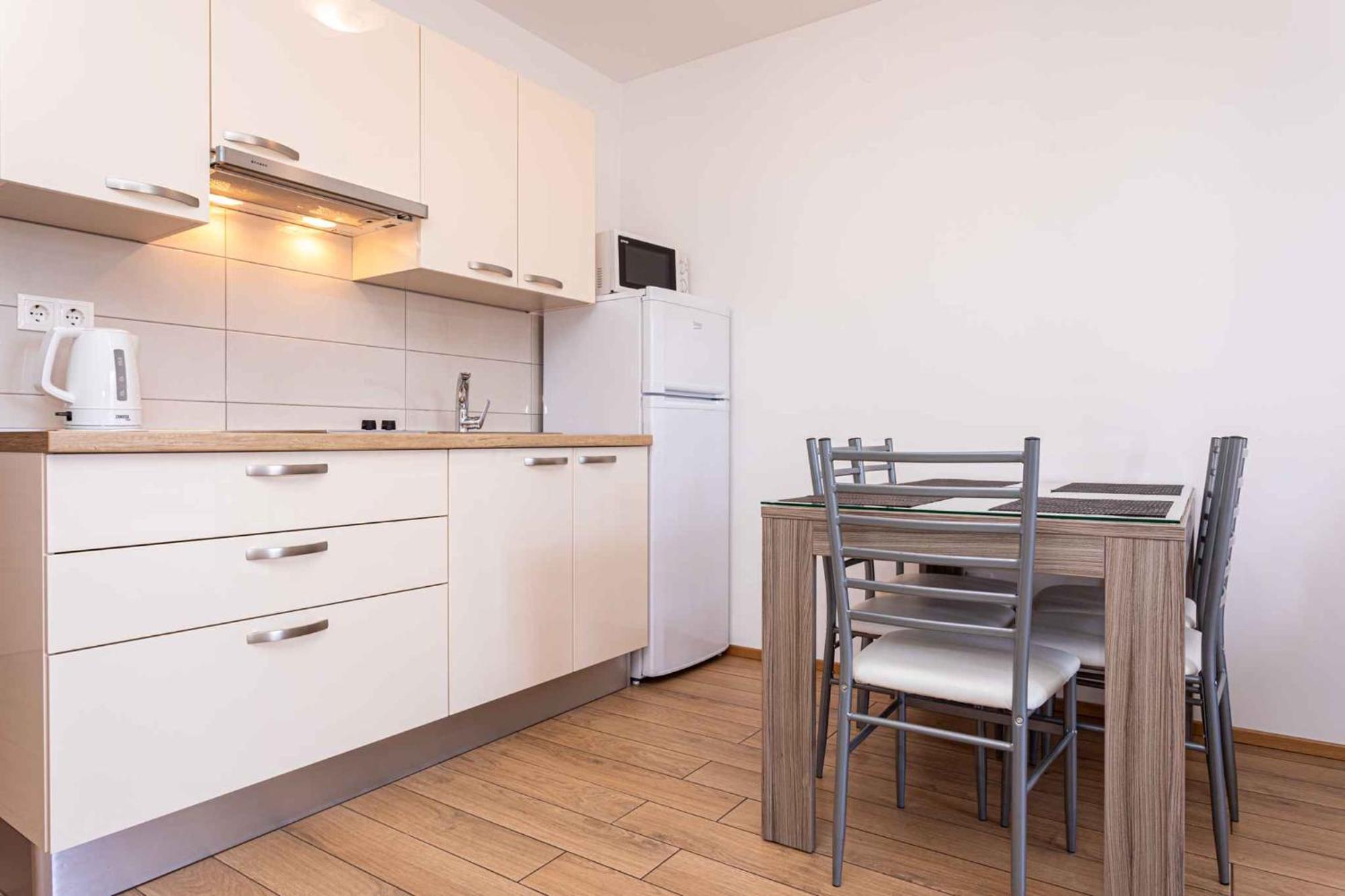 Apartment In 37047 *