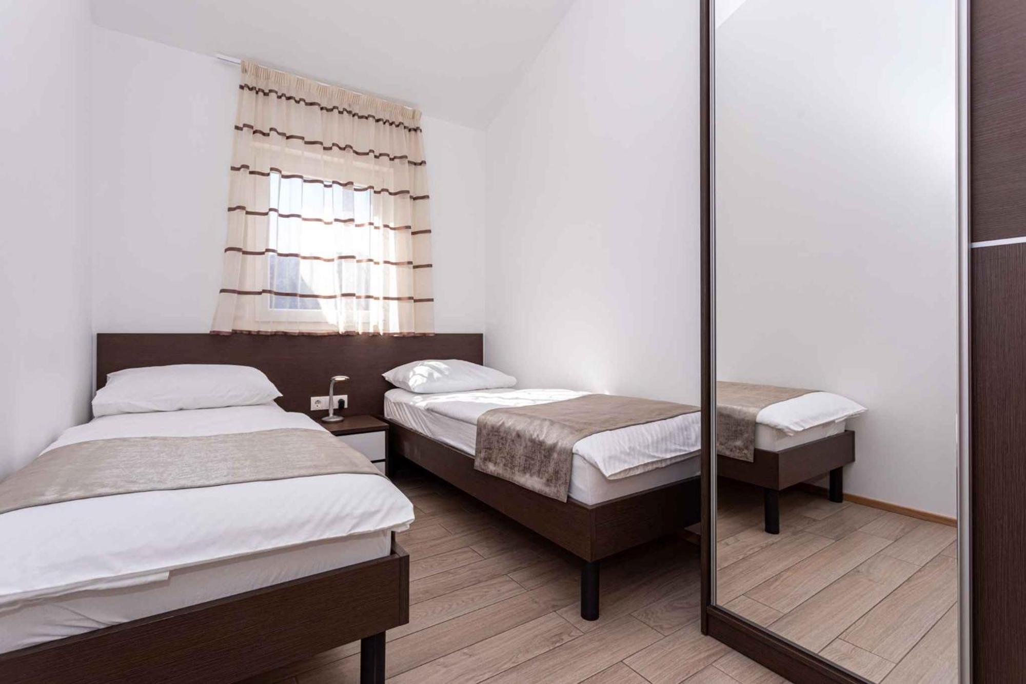 Apartment In 37047