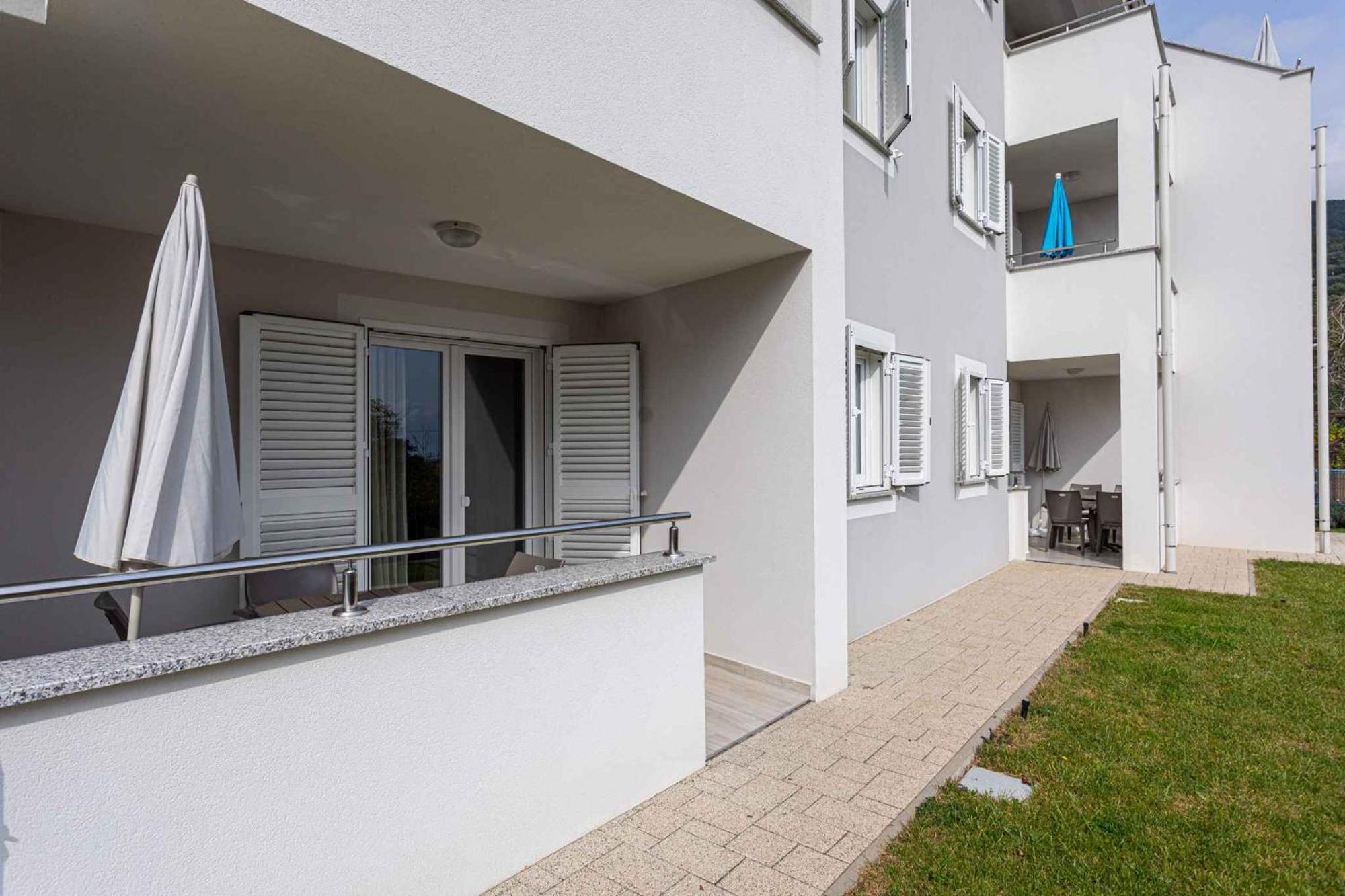 Apartment In 37047 Baška